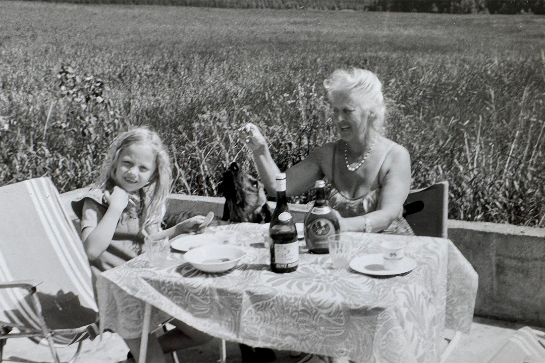 Lia-och-mormor.jpg